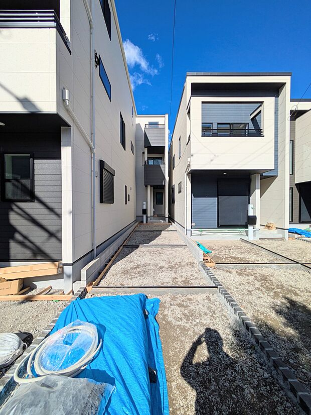 カースペース2台可。車が1台なら、来客用の駐車場や、駐輪スペースとしてご活用ください。