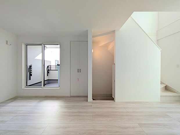 インテリアショップで見掛けた「あの家具」も置ける、ゆったりとした空間。時に広さが上質な寛ぎの時間になる事も。