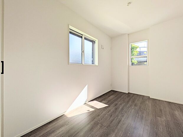 こちらの物件に少しでもご興味がありましたら、お気軽にお電話下さい。ネット上で「見えない物」「わからない事」でも、実際にご見学いただくことで、手に取るようにおわかりいただけるはずです。