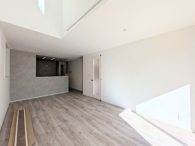 【ダイニングキッチン】料理をしながら、後片付けをしながら二人で会話を楽しみたい空間。