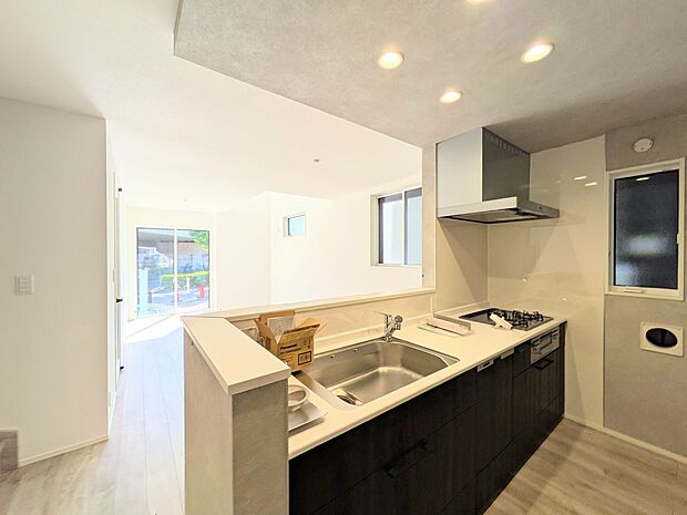 【ダイニング】愛を感じる、幸せを想う、心地よさを受けとる家の各スペースや各お部屋のさまざまな設備。人として日々の暮らしを先へすすめる設備・仕様を採用しています。