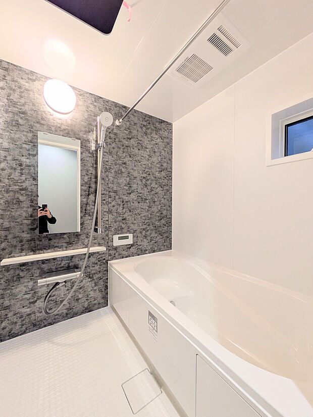 【Bathroom】一日の疲れを癒してくれるお風呂空間。使いやすさと上質な質感を両立して、単なる習慣から特別な時間に変わるはず。