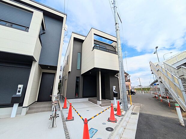 【ひとつ先の住み心地】家族の温かさと陽光の暖かさ、楽しい毎日と明るい未来を予感させる「空間が織り成すひとつ先の住み心地」を演出します。