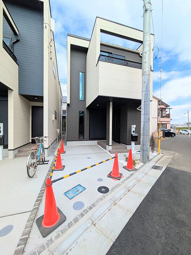 【駐車場】毎日の生活にマイカーが必須という方は、購入を検討する際、駐車場があることは大事な条件です。