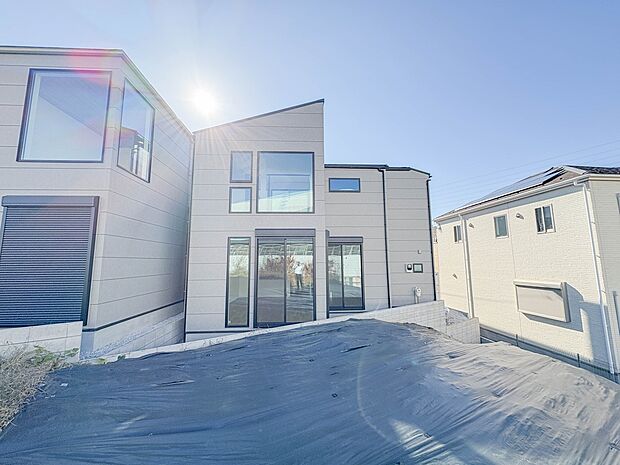 2号棟【外観】陽当りや通風性など各所に施された工夫で住みやすさを実現。部屋の大きさや周辺環境・街並など、資料には掲載していない情報が現地にはたくさんございます。是非ご確認下さい。