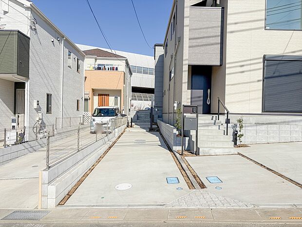 【駐車場】日々の暮らしにマイカーが必要。そんな方は物件の購入条件に駐車場は必須です。通勤に、家族のお迎えに、お買物に、おでかけに、クルマライフを楽しみたい方に。