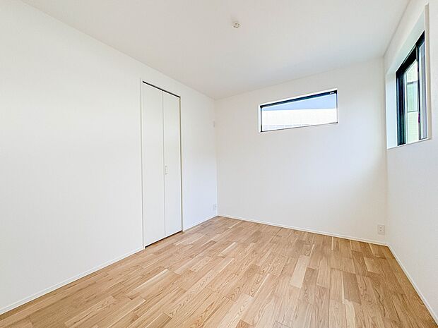 2号棟【洋室5.2帖】充実した生活は伸びやかな居室空間から始まります。快適に・伸びやかに。心の潤いを求める方々へ。