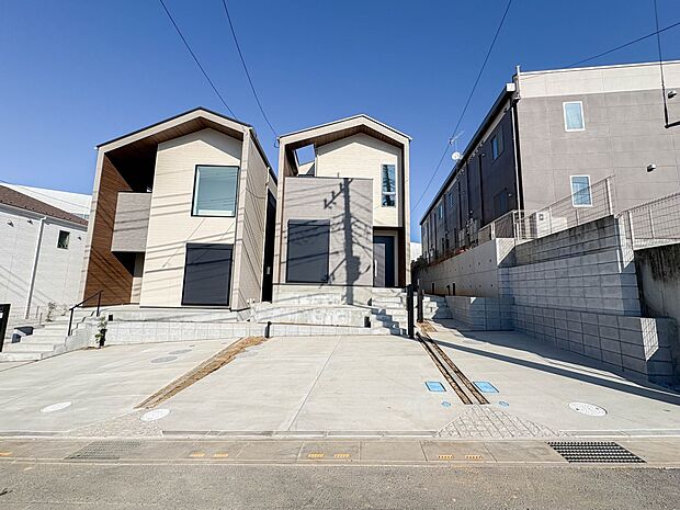 4号棟【外観】こちらの物件が少しでも気になるようでしたら、お気軽にお問合せください。人生でいちばん大きなお買い物ですので、ゆっくりご見学ください。ネット上の画像と実際の見学では、リアル感がま…