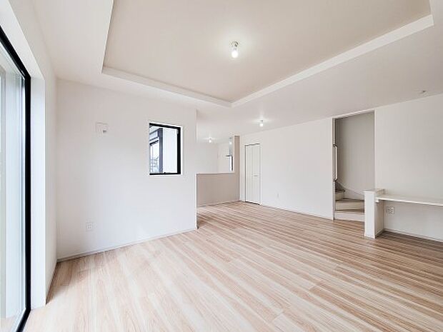 1号棟【LDK16帖】整然とした空間演出、快適な理想の暮らしの実現は家のみの拘りではなく、そこで暮らす方々にとって素敵な環境であることも挙げられると思います。四季折々の変化が奏でる鼓動を楽し…