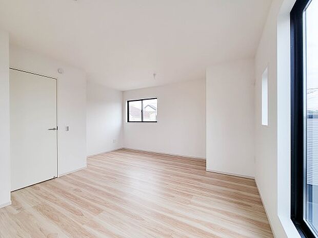 1号棟【洋室-8.3帖】一日の疲れをいやしてくれる主寝室。時を忘れて過ごす場所として過ごせるお部屋。