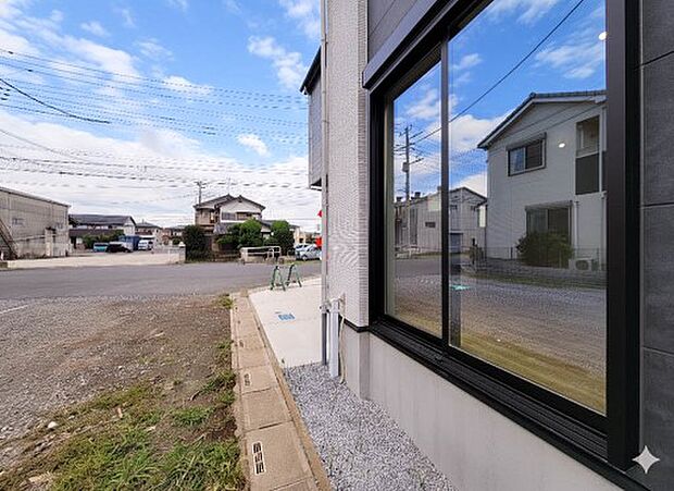 1号棟【前面道路】車の通行が少ないので、静かな住環境を維持することができます。