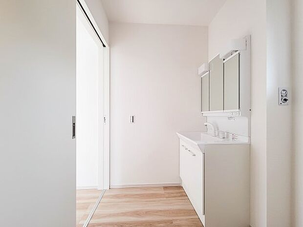 1号棟【ランドリースペース】毎日出る洗濯物を設置するクリーンなスペースです。