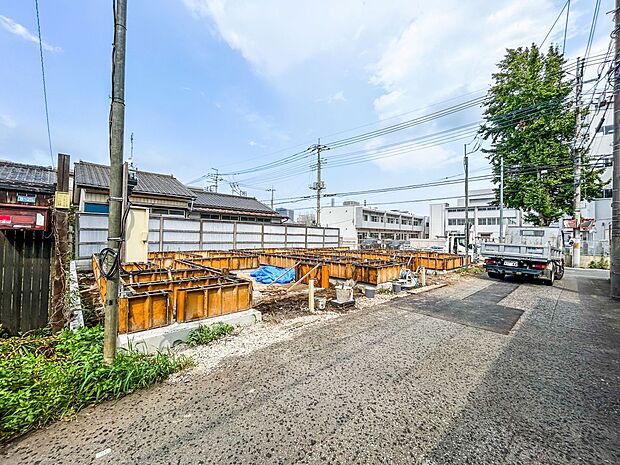 【外観】家は一生のお買物。自分ならではの家族ならではの、家にしたい。書斎を設ける。子どものプレイングルームを設ける。趣味のオーディオルームを設置する。夢を追うオンリーワンの家です。