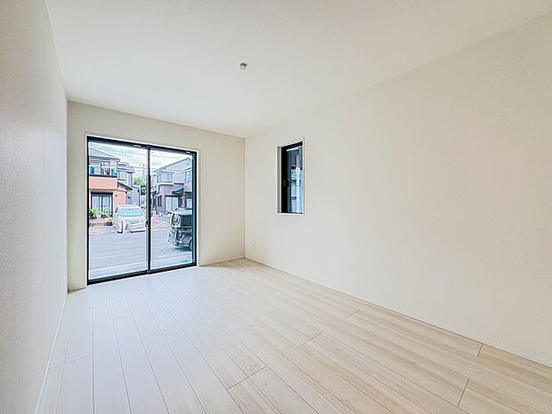 1号棟【洋室7帖】 シンプルにデザインされた室内。家具やレイアウトでお好みの空間に。