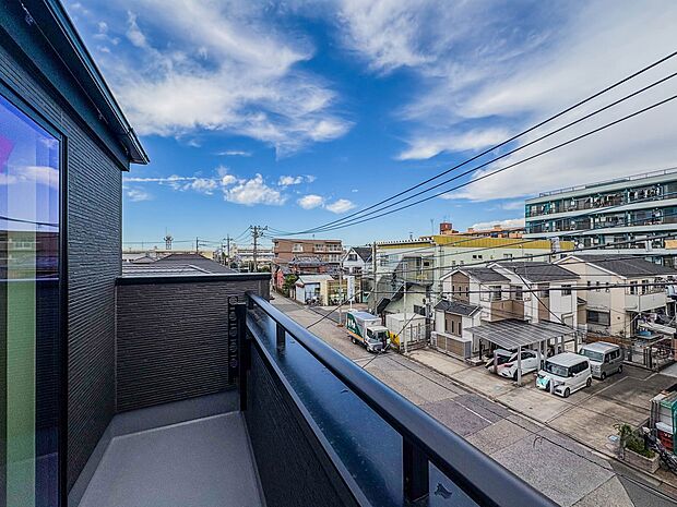 1号棟【眺望】朝の澄んだ空気や、夕方に吹く清々しい風を五感で感じられるバルコニー。