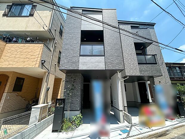 1号棟【現地外観】陽当りや通風性など各所に施された工夫で住みやすさを実現。部屋の大きさや周辺環境・街並など、資料には掲載していない情報が現地にはたくさんございます。是非ご確認下さい。