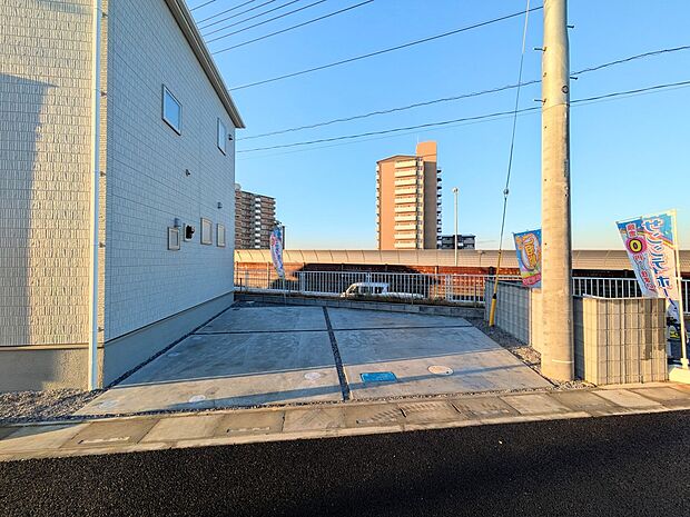 カースペース2台可。車が1台なら、来客用の駐車場や、駐輪スペースとしてご活用ください。