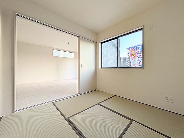 和室を上手に活用すると暮らし方の幅が広がります。例えば普段は開け放して、子供の小さいうちはお昼寝や遊びのスペースに。畳はソフトなので転んでもケガをしにくく安心です。