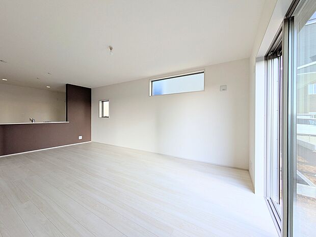 広々としたリビングダイニング。ゆったりとしたキッチン。生活動線をLDK に集中させ、ご家族が過ごしやすい空間設計にしました。