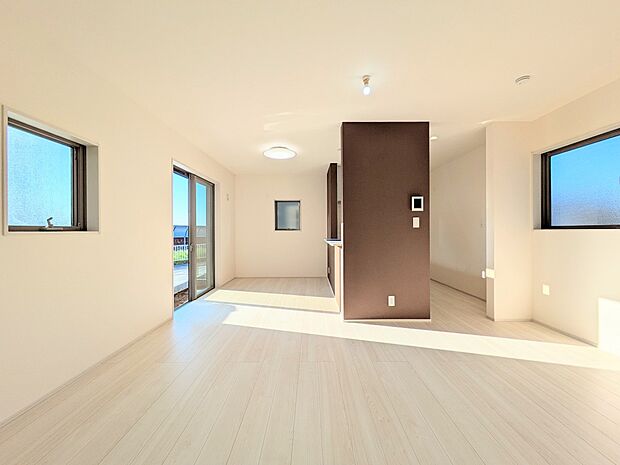 【ダイニングキッチン】料理をしながら、後片付けをしながら二人で会話を楽しみたい空間。