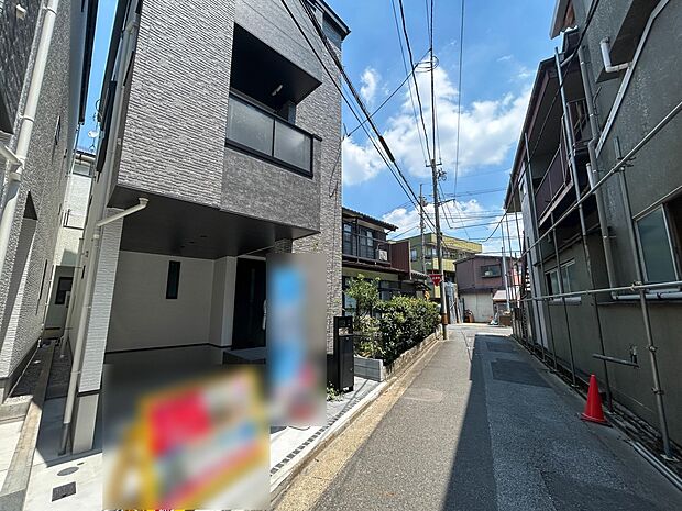 2号棟【前面道路】車の通行が少ないので、静かな住環境を維持することができます。