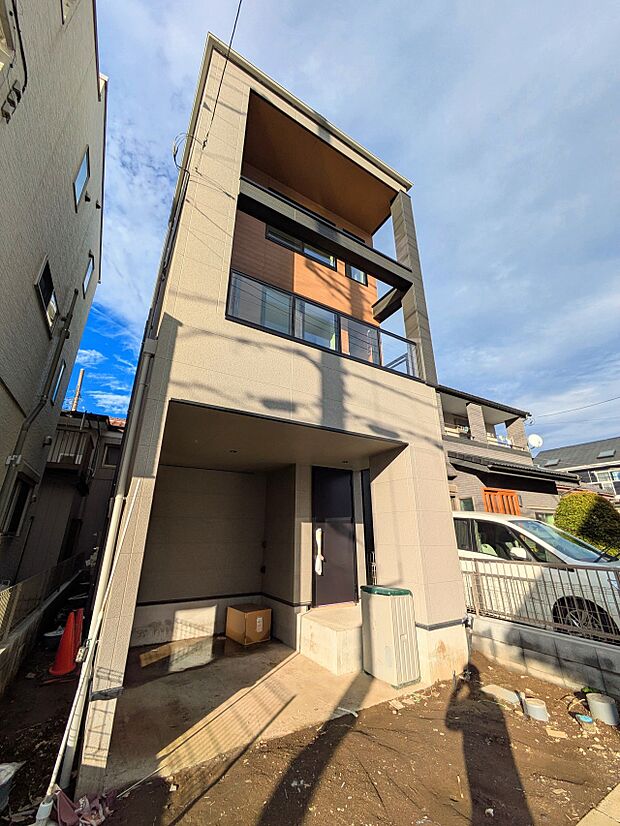 家は一生のお買物。自分ならではの家族ならではの、家にしたい。書斎を設ける。子どものプレイングルームを設ける。趣味のオーディオルームを設置する。夢を追うオンリーワンの家です。