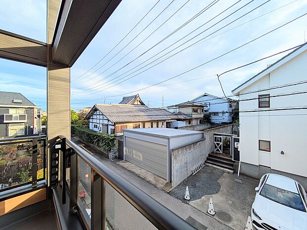 【眺望】少し優雅に、眺望の良い部屋で新生活をしてみませんか？眺望や窓からの景色が良いと、家で過ごす時間も快適です。