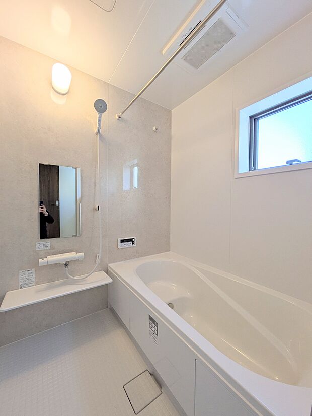 【Bathroom】一日の疲れを癒してくれるお風呂空間。使いやすさと上質な質感を両立して、単なる習慣から特別な時間に変わるはず。