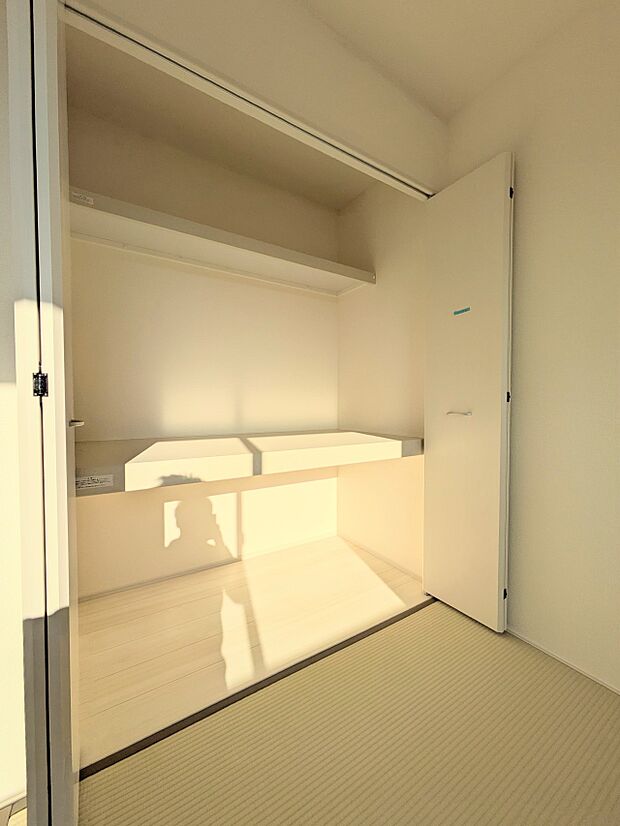 【収納】各部屋を最大限に広く使って頂ける様、全居住スペースに収納付。プライベートルームはゆったりと快適に。