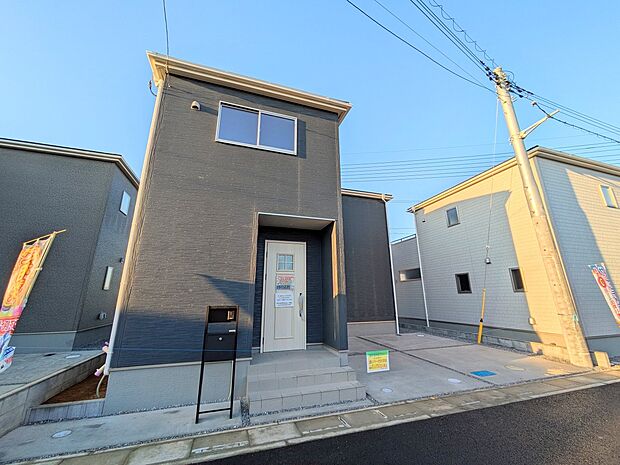 【ひとつ先の住み心地】家族の温かさと陽光の暖かさ、楽しい毎日と明るい未来を予感させる「空間が織り成すひとつ先の住み心地」を演出します。