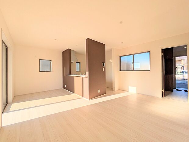 【ダイニングキッチン】料理をしながら、後片付けをしながら二人で会話を楽しみたい空間。