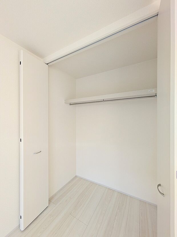 【収納】各部屋を最大限に広く使って頂ける様、全居住スペースに収納付。プライベートルームはゆったりと快適に。