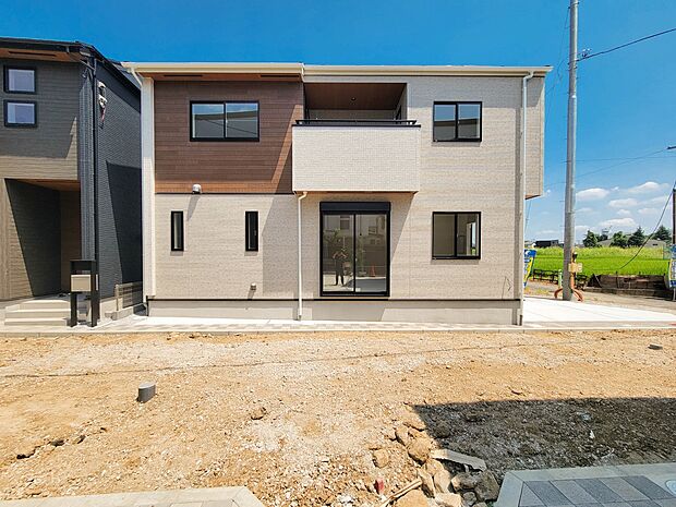 1号棟【現地外観】陽当りや通風性など各所に施された工夫で住みやすさを実現。部屋の大きさや周辺環境・街並など、資料には掲載していない情報が現地にはたくさんございます。是非ご確認下さい。