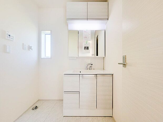 1号棟【ランドリースペース】毎日出る洗濯物を設置するクリーンなスペースです。