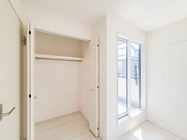 1号棟【脱衣所】洗面所は小さなプライベートスペース。歯磨き、洗顔と毎日施す個人空間。