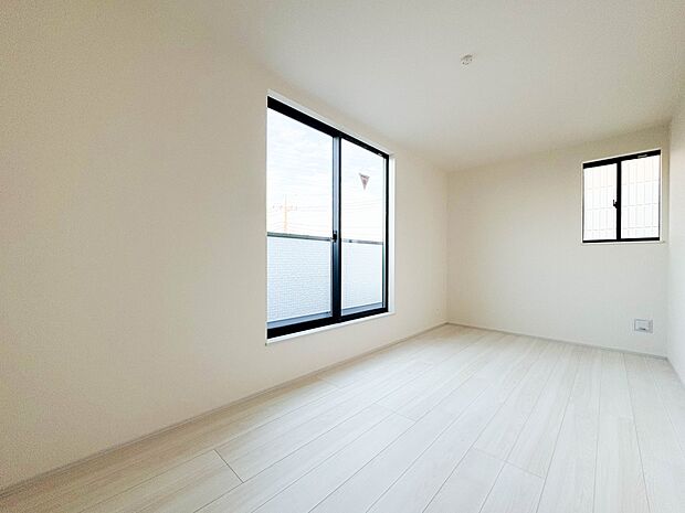 【寝室6.2帖】シンプルな内装はおしゃれのポイントです。シンプルは華美より飽きがこないからです。色や模様でおしゃれ感をだす。それがシンプルイズビューティーです。