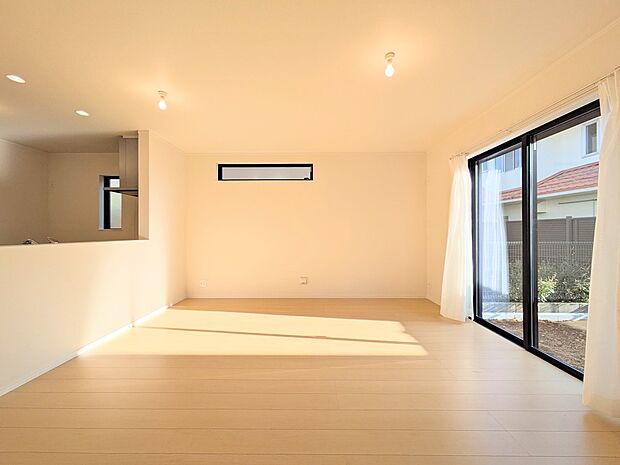 【ダイニングキッチン】料理をしながら、後片付けをしながら二人で会話を楽しみたい空間。