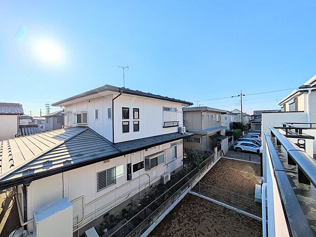 【眺望】少し優雅に、眺望の良い部屋で新生活をしてみませんか？眺望や窓からの景色が良いと、家で過ごす時間も快適です。