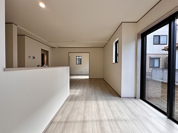 【LDK18.37帖+パントリー】しっかりとした広さがあるのでルームメイク自由自在!