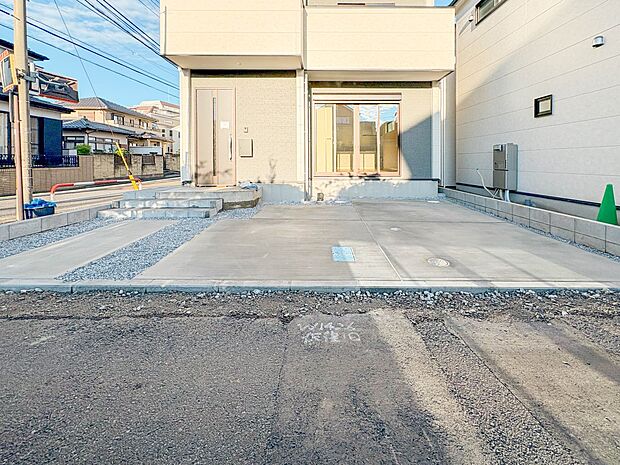 【駐車場】カースペース2台可。車が1台なら、来客用の駐車場や、駐輪スペースとしてご活用ください。