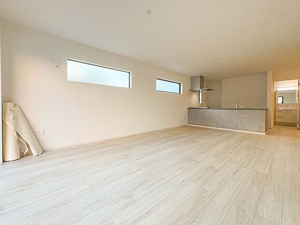 【LDK20.9帖】 整然とした空間演出、快適な理想の暮らしの実現は家のみの拘りではなく、そこで暮らす方々にとって素敵な環境であることも挙げられると思います。四季折々の変化が奏でる鼓動を楽し…