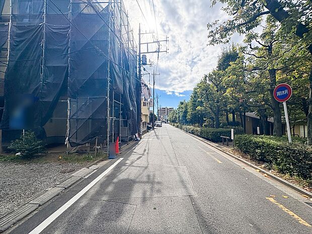 【前面道路6.4m】車の通行が少ないので、静かな住環境を維持することができます。