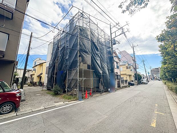 【外観】家族の温かさと陽光の暖かさ、楽しい毎日と明るい未来を予感させる「空間が織り成すひとつ先の住み心地」を演出します。