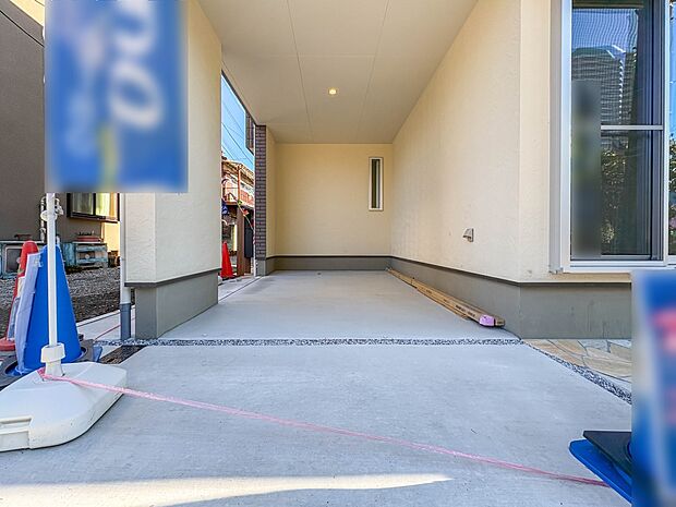 【駐車場】毎日の生活にマイカーが必須という方は、購入を検討する際、駐車場があることは大事な条件です。毎日の通勤や家族の送迎、買い物やお出かけなどクルマのある暮らしを満喫したい方は要チェック。…