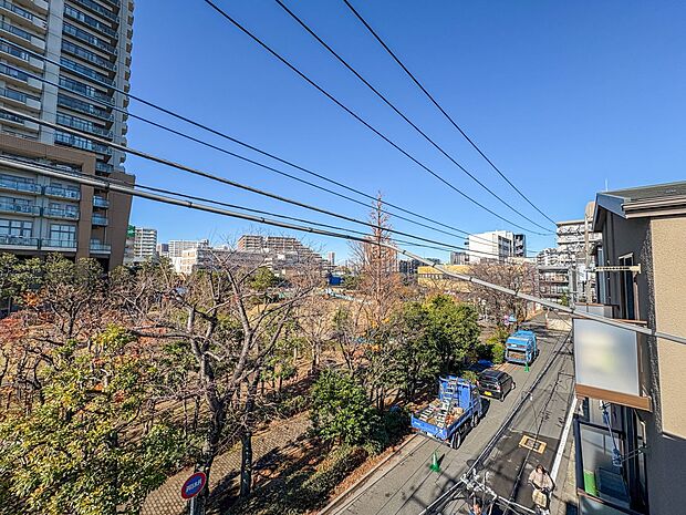 【眺望】眺望や窓からの景色が良いと、家で過ごす時間も快適です。