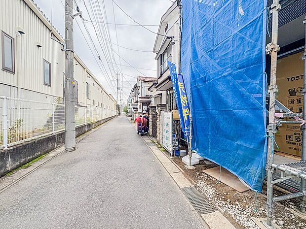 【前面道路4m】車の通行が少ないので、静かな住環境を維持することができます。