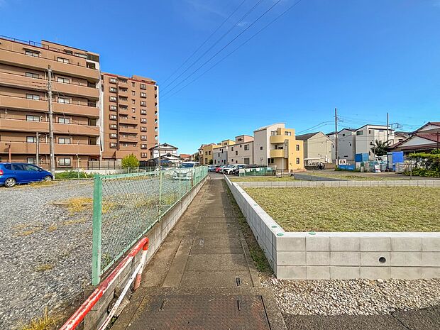 【外観】こちらの物件に少しでもご興味がありましたら、お気軽にお電話下さい。ネット上で「見えない物」「わからない事」でも、実際にご見学いただくことで、手に取るようにおわかりいただけるはずです。…