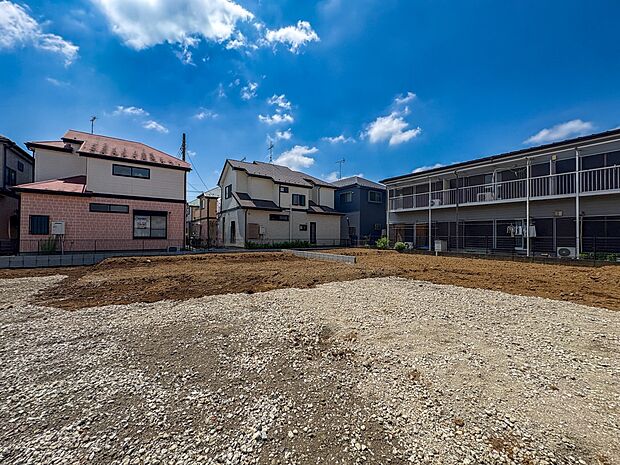 【前面道路】車の通行が少ないので、静かな住環境を維持することができます。