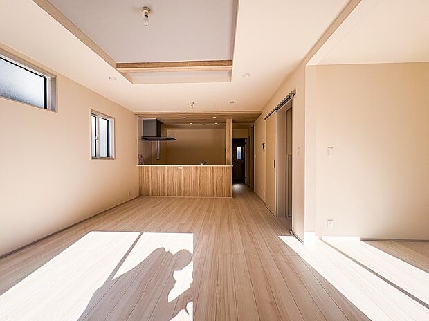 【LDK】忙しい朝でも家族揃って食事をしたいゆとりあるダイニングスペース。