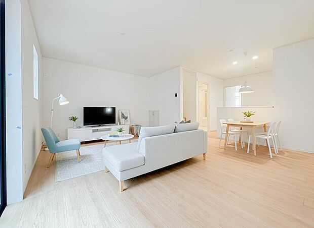 インテリアショップで見掛けた「あの家具」も置ける、ゆったりとした空間。時に広さが上質な寛ぎの時間になる事も。